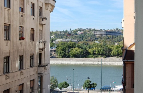 13th District Apartamento | Apartamento histórico con vistas al Danubio, aire acondicionado, wifi, minibar gratuito, bienvenida personal