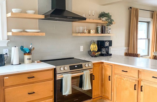 New Fairfield Casa | 5 min walk to private beach