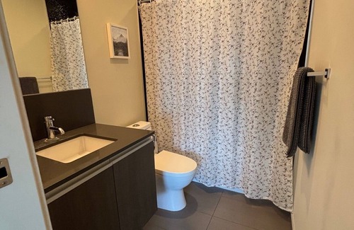 Victoria Park Condominio | 5 Min Walk to Saddledome - Amazing Views, Luxury 2 Bedroom