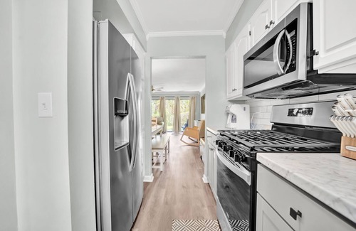 West Panama City Beach Condominio | 5 min walk to beach | PetsOK | Beach Amenities | WiFi, Close Parking and no elevators