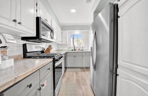 West Panama City Beach Condominio | 5 min walk to beach | PetsOK | Beach Amenities | WiFi, Close Parking and no elevators