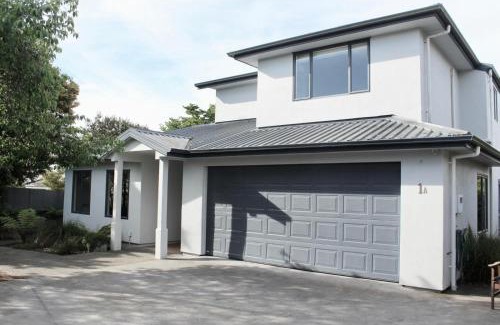 Havelock North Casa | 5-min walk to Village - Havelock North Holiday Home with Spa Pool