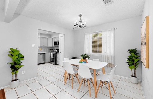 Milwood Casa | 5min from Domain/Apple/Q2! Spacious Home