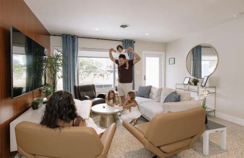 Coral Heights Casa | 5 mins to Beach Pool & Tiki Hut BBQ