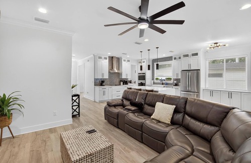 Orient Park Casa | 5 Mins to Casino, Private Pool, 4BR/3BA Retreat