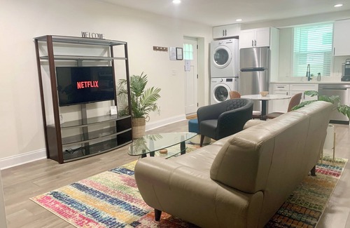 Atlanta Apartamento | 5 mins to Downtown 2 beds Sleeps 2-4 Private Basement Free Parking