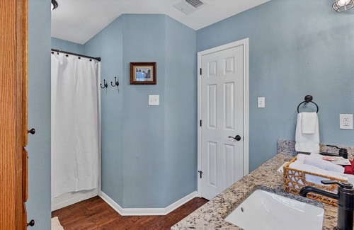 New Braunfels Casa | 5 Mins to Gruene + Hot Tub + Privacy + Relaxation