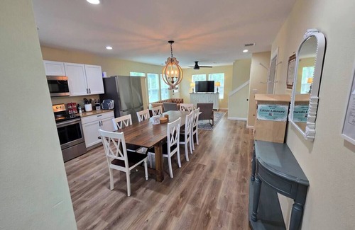 Somerville Cabaña | 5 mins to Lake Somerville | Sleeps 7 | Fire Pit