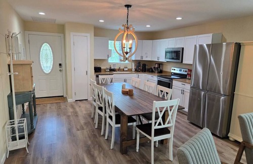 Somerville Cabaña | 5 mins to Lake Somerville | Sleeps 7 | Fire Pit