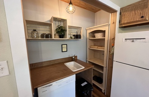 Colington Casa | 5 mins to Sound and Beach! Pet friendly & perfect for couples and small fam!