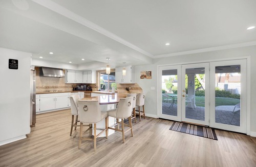 Rancho Oakey Casa | 5 Mins to Strip Vegas Villa Pool Yard Gather Fun!