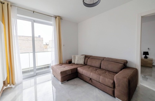 Sliema Apartamento | 5 mins walk from Valletta Ferry - Apartment in Sliema with View of Valletta.