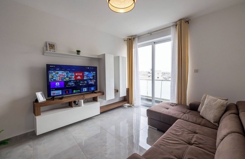 Sliema Apartamento | 5 mins walk from Valletta Ferry - Apartment in Sliema with View of Valletta.