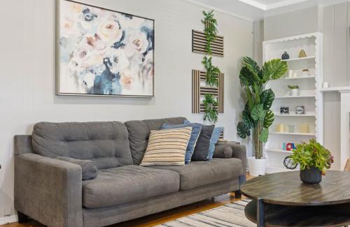 Monrovia Casa | 5 Mins Walk To Oldtown Monrovia Cozy 4 Br Home