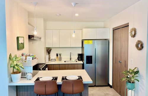 Alajuela Condominio | Un condominio completo y acogedor a 2 milla del Airport SJO!