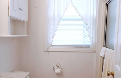 South Kingstown Casa | Walk to Narrow River, Sleeps 7