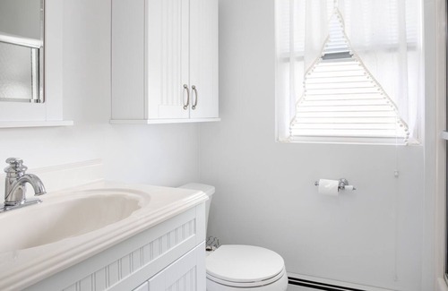 South Kingstown Casa | Walk to Narrow River, Sleeps 7