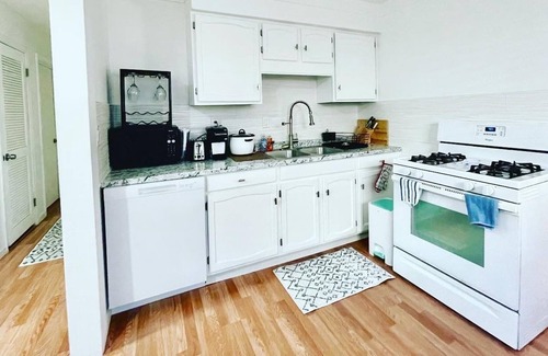 Hazel Park Casa | 5 minute to Downtown Ferndale! Cozy house (Pet-Friendly!)