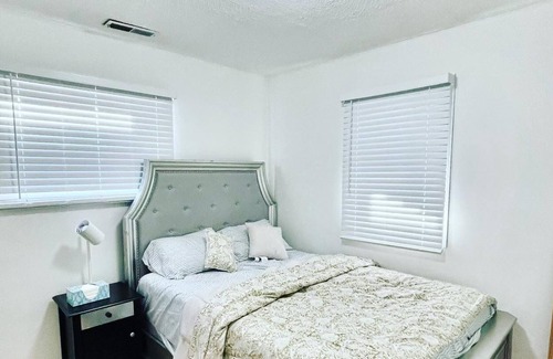 Hazel Park Casa | 5 minute to Downtown Ferndale! Cozy house (Pet-Friendly!)