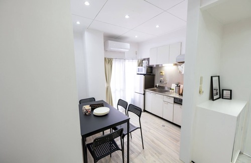 Yotsuya Apartamento | 5-minute walk from Yotsuya Station in Shinjuku-ku, close to Shinjuku Gyoen Garden, can accommodate 6 people/ 3 beds, keep luggage ok, free Wi-Fi