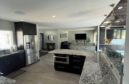 Iowa City Casa | 5 minute walk to Kinnick Stadium! Perfect GAMEDAY stay!nSpacious 4-bedroom house