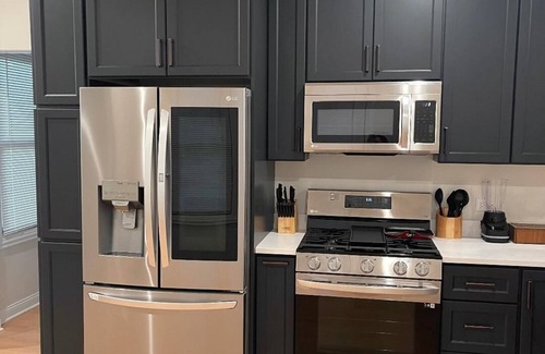 Brookfield Casa | 5-minute walk to the largest old school arcade in America! Family friendly.