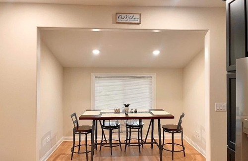 Brookfield Casa | 5-minute walk to the largest old school arcade in America! Family friendly.