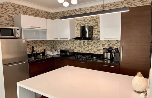 Playa Bibijagua Apartamento | 5 minutes Beach apt with Parking, Pool and Jacuzzi.