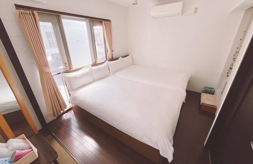Kita Casa | 5 minutos en tren, 10 minutos en JR / 10 minutos de Umeda 5 minutos / 9 minutos en Namba / 7 minutos en Shintobashi / 45 minutos en Kyoto / baño de seguridad privado / wifi