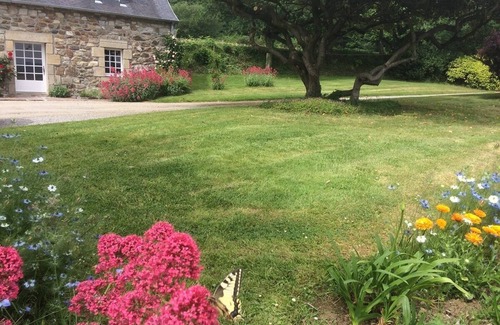 Plomodiern Casa | 5 minutes from beaches (Douarnenez-Crozon bay), country vacations.
