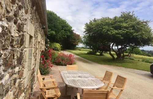 Plomodiern Casa | 5 minutes from beaches (Douarnenez-Crozon bay), country vacations.