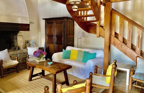 Plomodiern Casa | 5 minutes from beaches (Douarnenez-Crozon bay), country vacations.