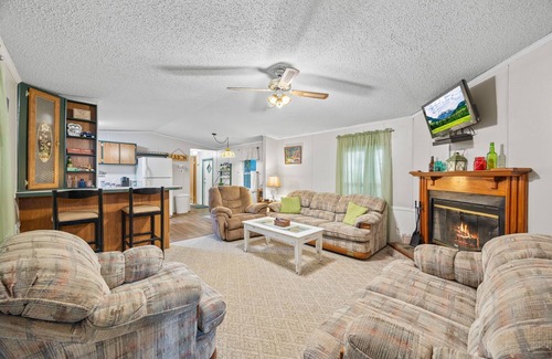 Baxter Casa | 5 minutes from Burgess Falls! Fish, canoe & paddle boating on private property.
