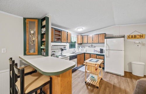 Baxter Casa | 5 minutes from Burgess Falls! Fish, canoe & paddle boating on private property.