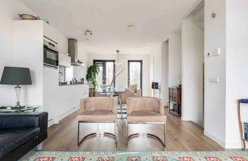 Van der Pekbuurt Apartamento | 5 minutes from Central Station! Spacious and bright family apartment with roof terrace.