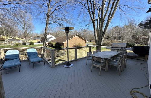 High Point Casa | 5 minutes from Furniture Market! 4 bed 2 1/2 bath house in a quiet neighborhood