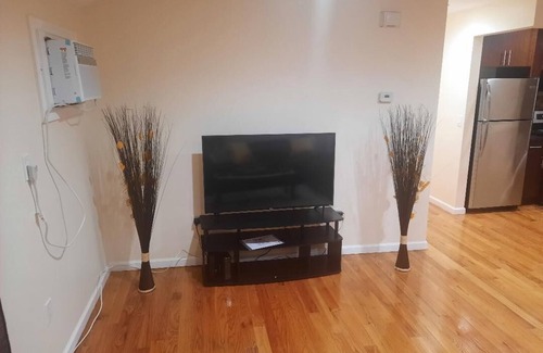 South Jamaica Apartamento | 5 minutes from JFK, near local hospitals, and schools fully furnished Corporate