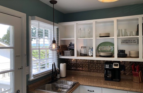 North Chattanooga Cabaña | 5 Minutes from North Shore at Historic Riverview.
