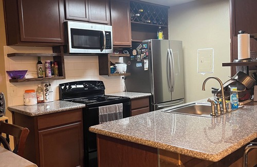 Valencia Condominio | 5 Minutes from Six Flags & 30 minutes from Los Angeles