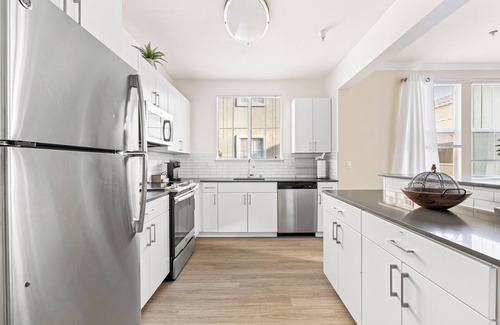 Valencia Apartamento | 5 minutes from six flags , close to shopping center 2 beds 2 bath private