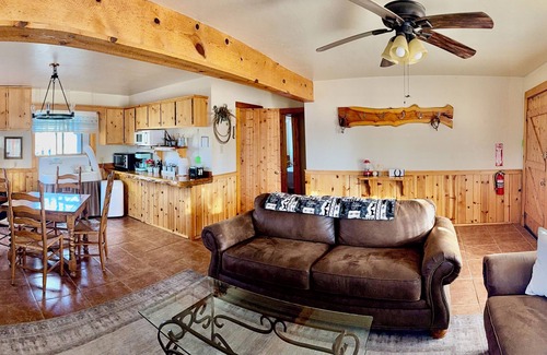 Paulden Cabina | 5 minutes from the world-famous Gunsite Firearms Academy!