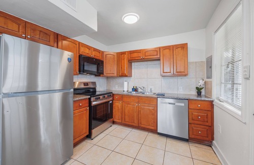 Highlands - Perkins Apartamento | 5 Minutes from Tiger Stadium/King Bed