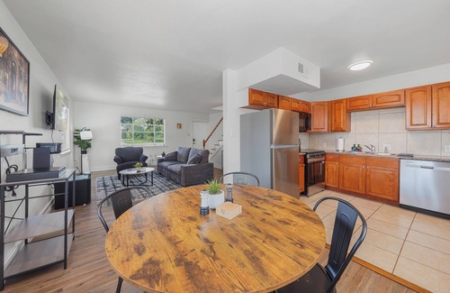 Highlands - Perkins Apartamento | 5 Minutes from Tiger Stadium/King Bed