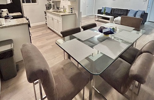 South Miami Casa | 5 Minutes from Univ Miami renovated home family friendly Free Parking