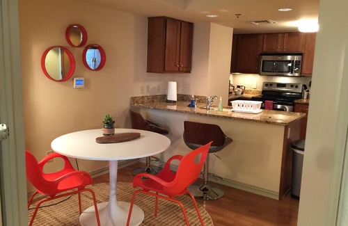 Central Oklahoma City Apartamento | Dormir, quedarse, trabajar y jugar en Midtown Landmark