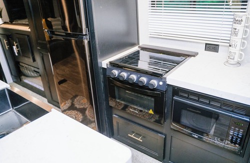 Penrose Casa | 5 minutes to Dupont State Park! Glamping with large covered deck & sunset views