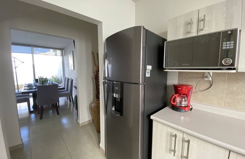 San Luis Potosi Condominio | 5 minutes to Industrial Zone! Family-sized condo with pool, gym and playground