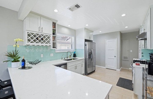 Monrovia Casa | 5 Minutes To Old-Town Monrovia New Listing Special Book Now!