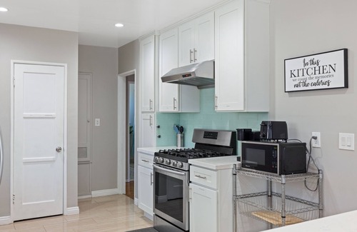 Monrovia Casa | 5 Minutes To Old-Town Monrovia New Listing Special Book Now!