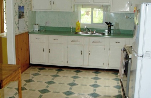 Southampton Cabaña | 5 Minutes to Southampton's gorgeous beach! Family and pet friendly cottage.